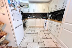 Kitchen- click for photo gallery